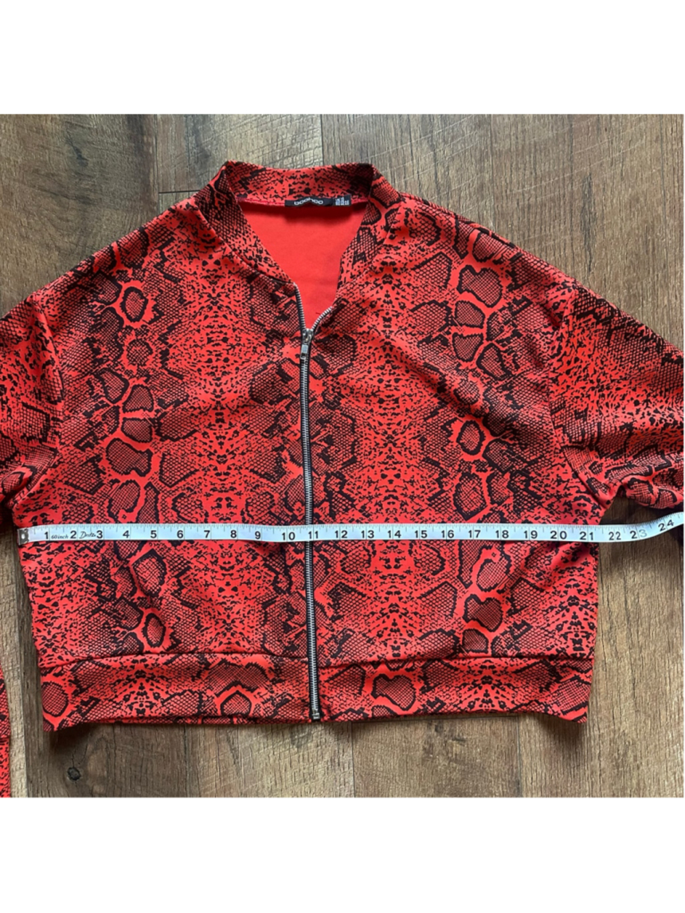 Women's Boohoo Red and Black Snake Print Bomber Jacket Size 10 - Picture 8 of 12